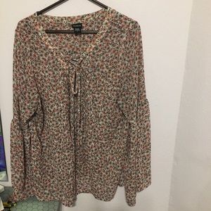 Torrid Sz 2 bell sleeved floral boho floral blouse